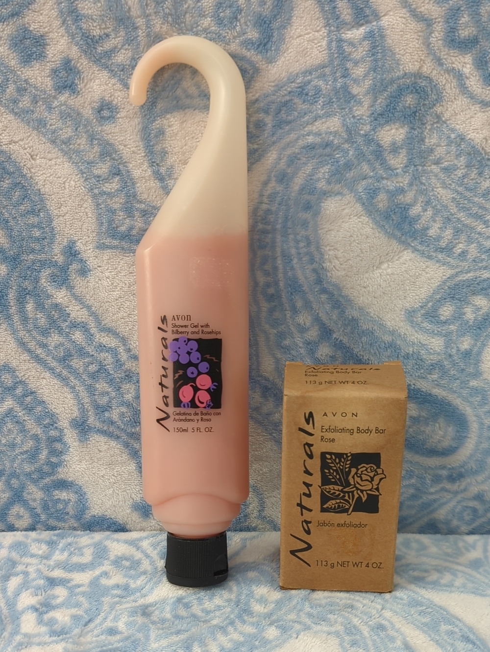 Avon Naturals Blueberry & Rosehips Shower Gel & Rose Exfoliating Body Bar Set